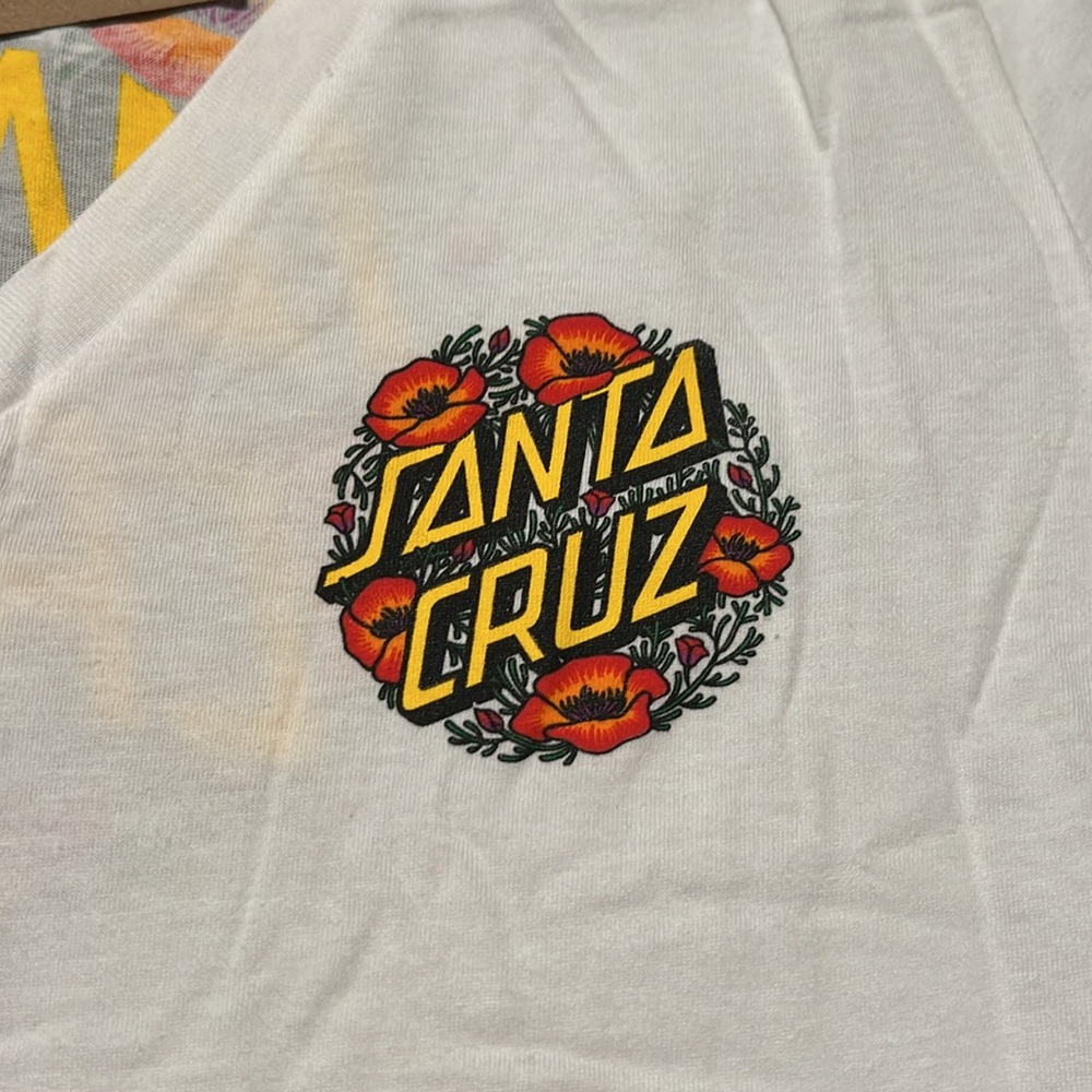 Santa Cruz women’s v-neck Tee - Picture 2 of 5